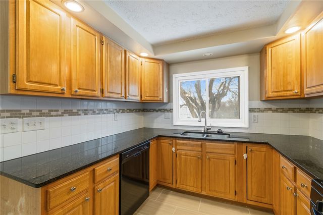 10 Nevins Road, Henrietta, NY 14467