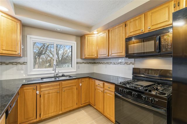 10 Nevins Road, Henrietta, NY 14467