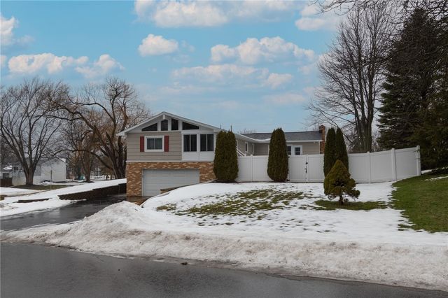 10 Nevins Road, Henrietta, NY 14467