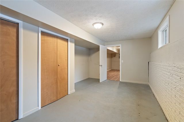 10 Nevins Road, Henrietta, NY 14467