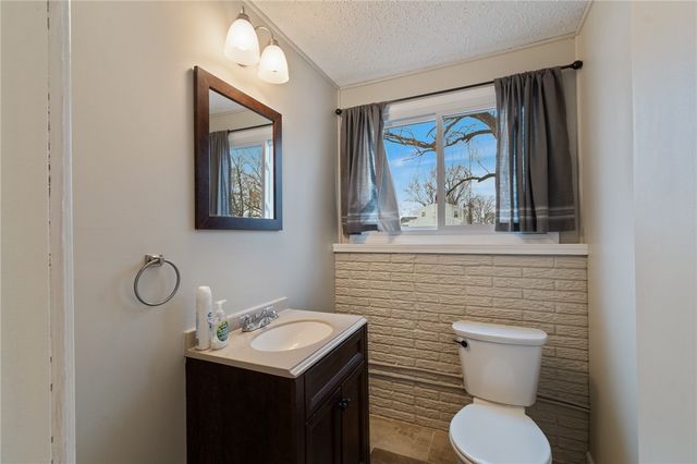 10 Nevins Road, Henrietta, NY 14467