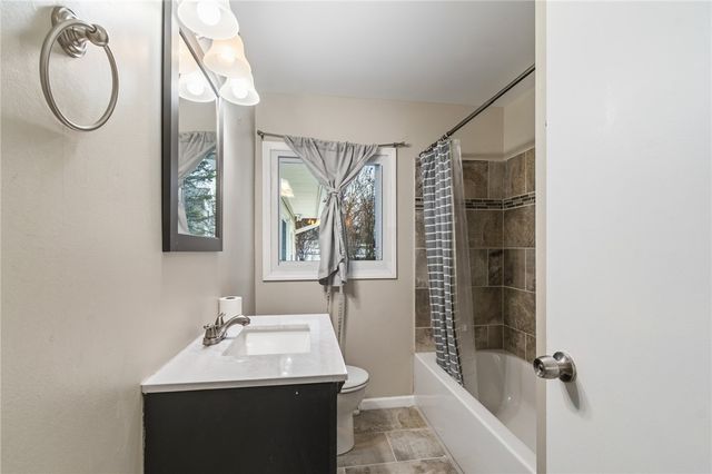 10 Nevins Road, Henrietta, NY 14467