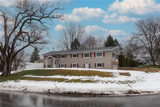 10 Nevins Road, Henrietta, NY 14467