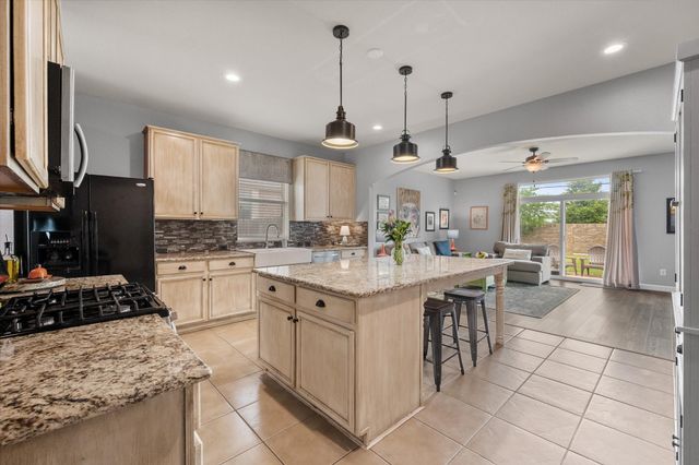 710 Fannin Lane, Mansfield, TX 76063
