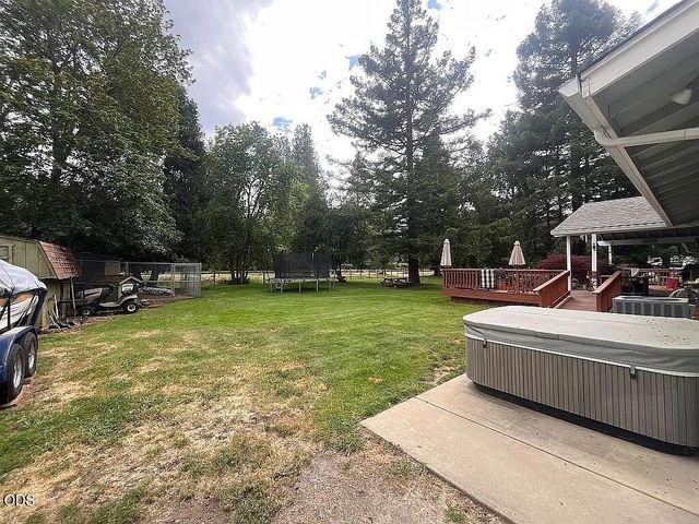 8122 New Hope Road, Grants Pass, OR 97527