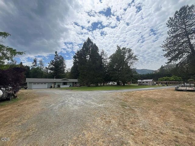 8122 New Hope Road, Grants Pass, OR 97527