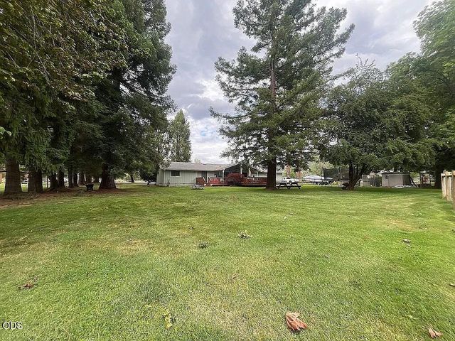 8122 New Hope Road, Grants Pass, OR 97527