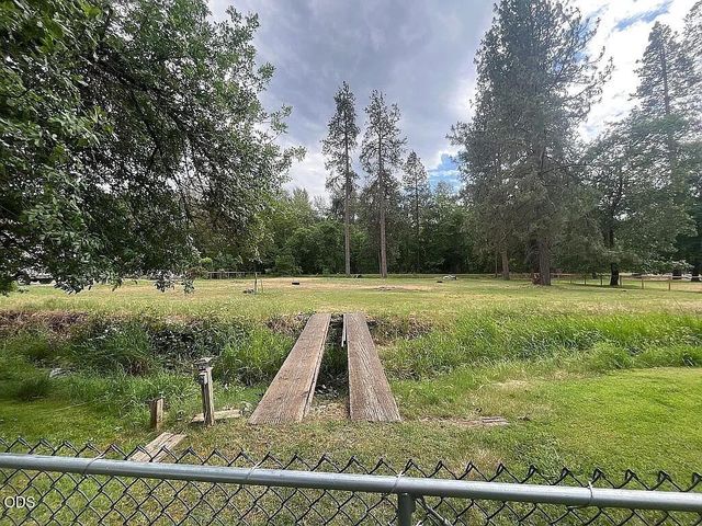 8122 New Hope Road, Grants Pass, OR 97527