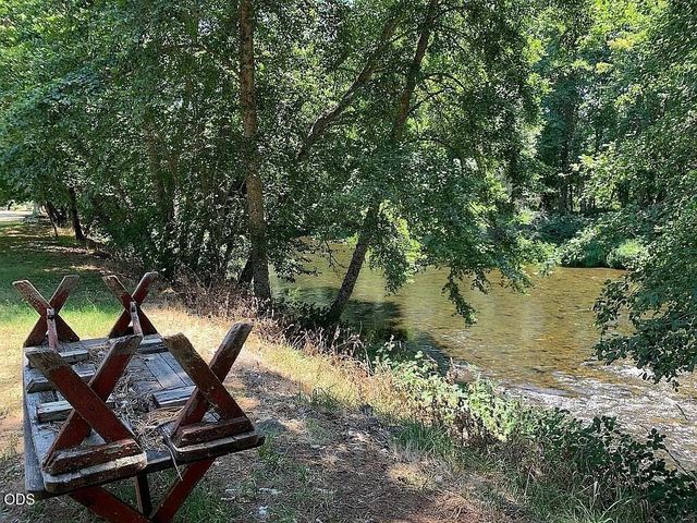 8122 New Hope Road, Grants Pass, OR 97527