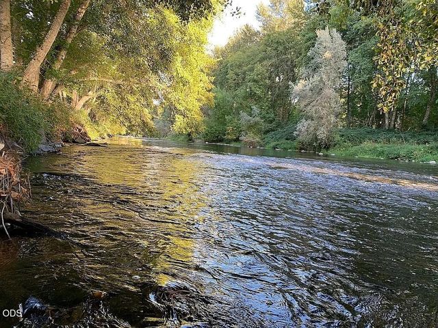 8122 New Hope Road, Grants Pass, OR 97527