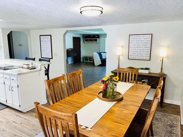 8122 New Hope Road, Grants Pass, OR 97527
