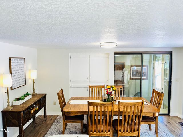 8122 New Hope Road, Grants Pass, OR 97527