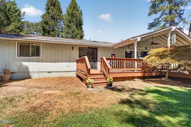 8122 New Hope Road, Grants Pass, OR 97527