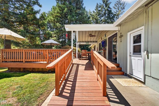 8122 New Hope Road, Grants Pass, OR 97527