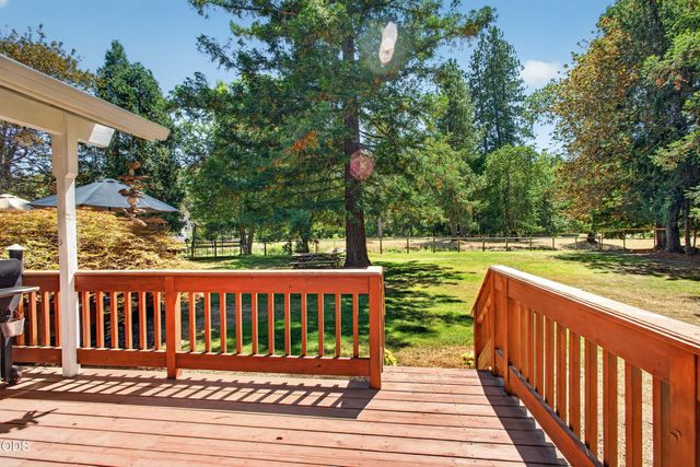 8122 New Hope Road, Grants Pass, OR 97527