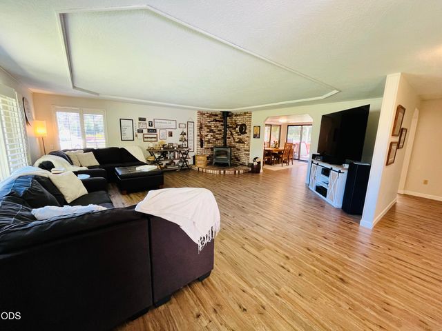 8122 New Hope Road, Grants Pass, OR 97527