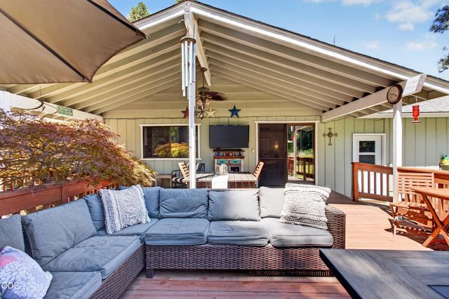 8122 New Hope Road, Grants Pass, OR 97527