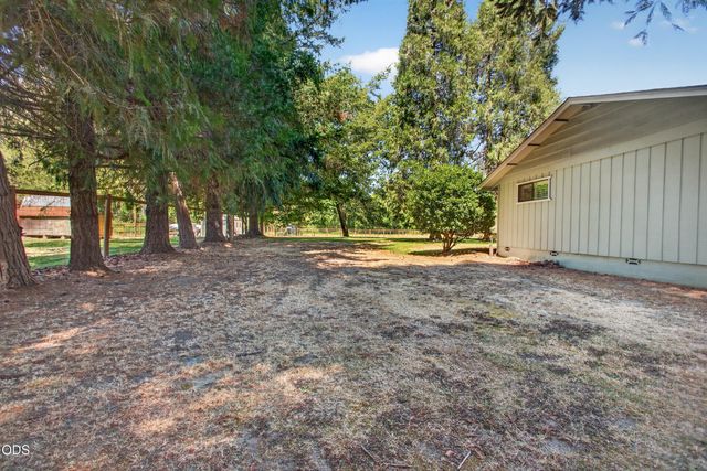 8122 New Hope Road, Grants Pass, OR 97527