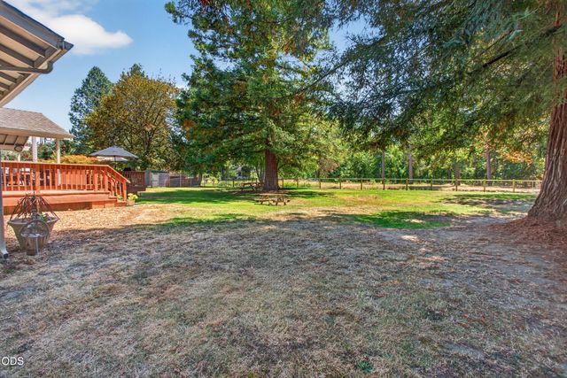 8122 New Hope Road, Grants Pass, OR 97527