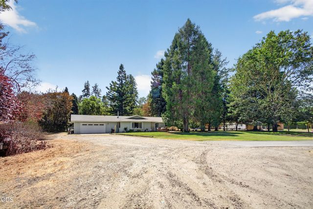 8122 New Hope Road, Grants Pass, OR 97527