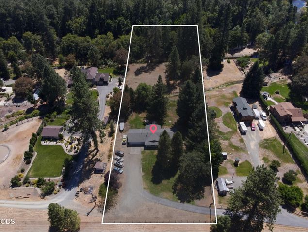 8122 New Hope Road, Grants Pass, OR 97527