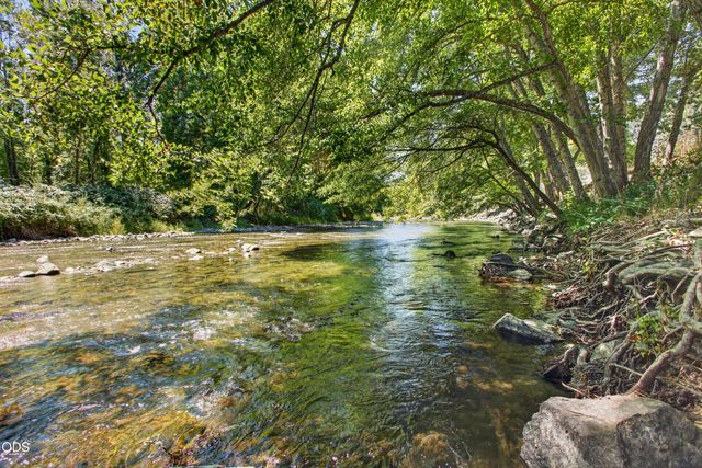 8122 New Hope Road, Grants Pass, OR 97527