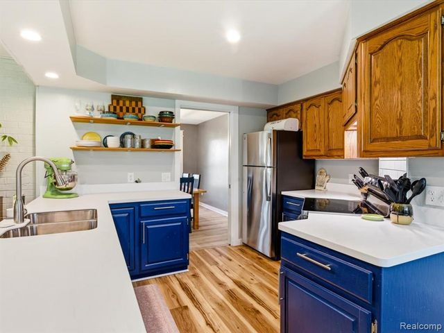 2956 Maywood Drive, Port Huron, MI 48060