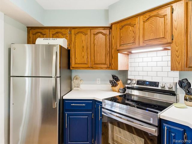2956 Maywood Drive, Port Huron, MI 48060