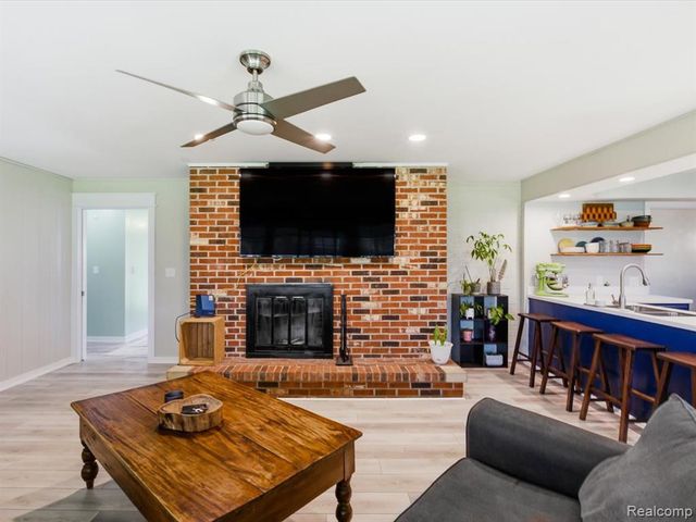 2956 Maywood Drive, Port Huron, MI 48060