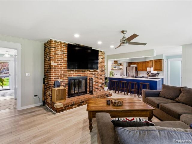 2956 Maywood Drive, Port Huron, MI 48060