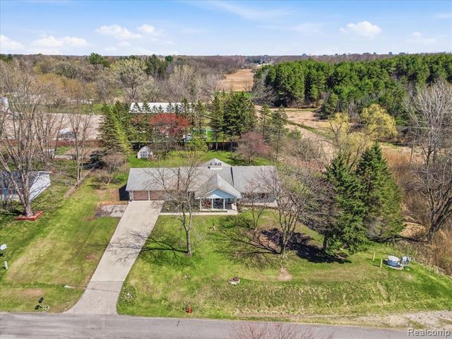 2956 Maywood Drive, Port Huron, MI 48060