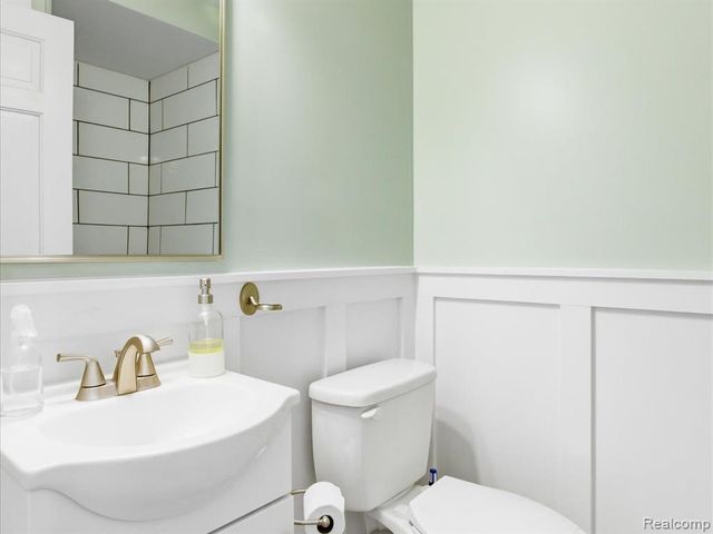 2956 Maywood Drive, Port Huron, MI 48060