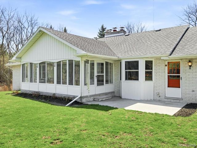 2956 Maywood Drive, Port Huron, MI 48060