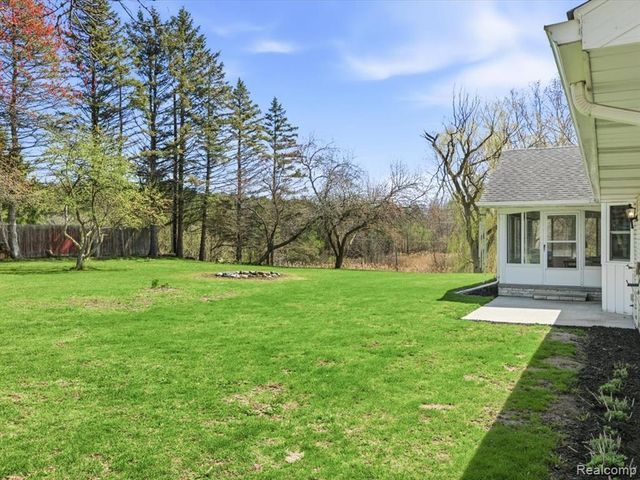 2956 Maywood Drive, Port Huron, MI 48060