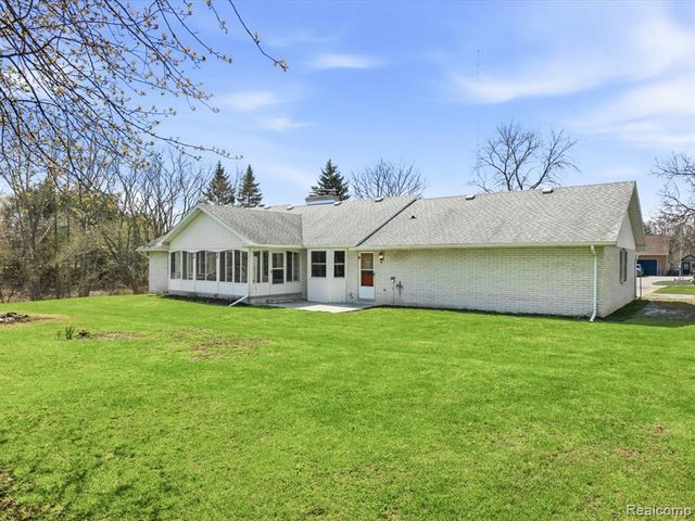 2956 Maywood Drive, Port Huron, MI 48060