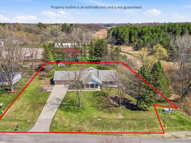 2956 Maywood Drive, Port Huron, MI 48060