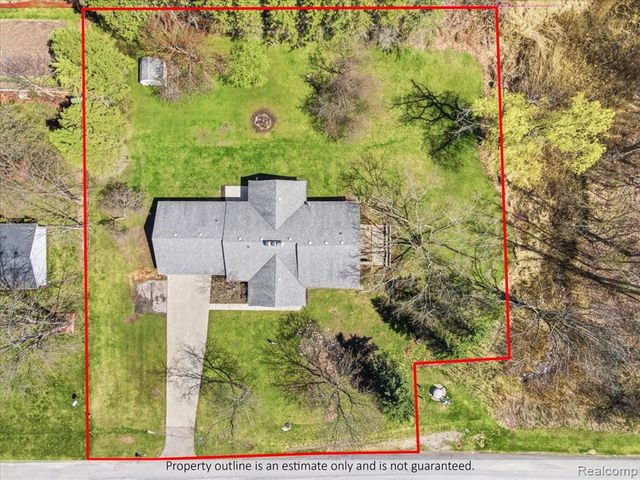 2956 Maywood Drive, Port Huron, MI 48060