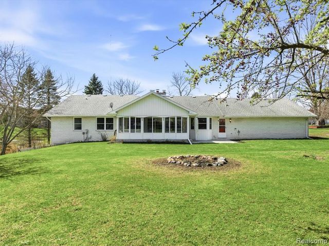 2956 Maywood Drive, Port Huron, MI 48060