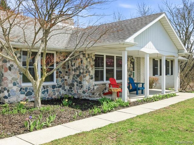 2956 Maywood Drive, Port Huron, MI 48060
