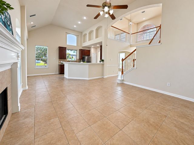 122 Marina Oaks Drive, Kemah, TX 77565