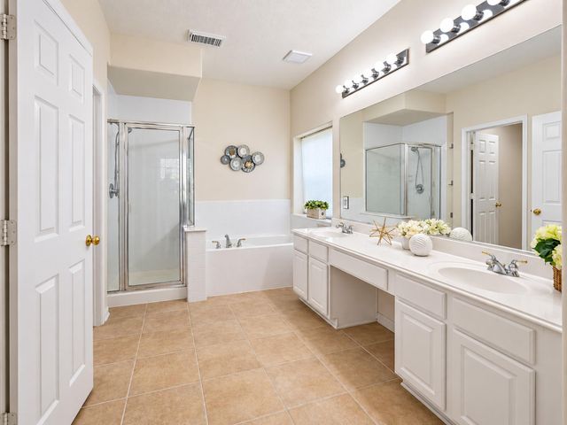 122 Marina Oaks Drive, Kemah, TX 77565