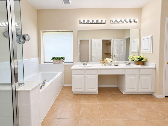 122 Marina Oaks Drive, Kemah, TX 77565