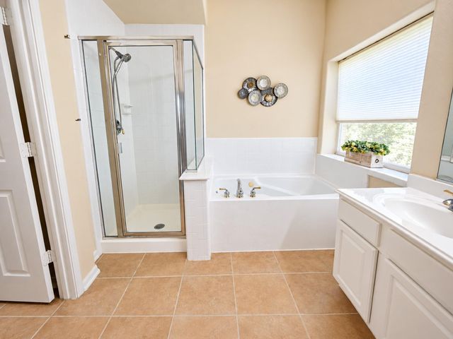 122 Marina Oaks Drive, Kemah, TX 77565