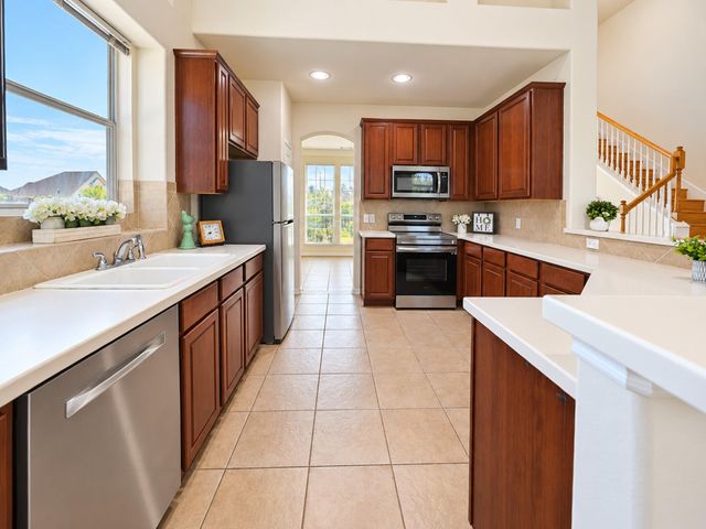 122 Marina Oaks Drive, Kemah, TX 77565