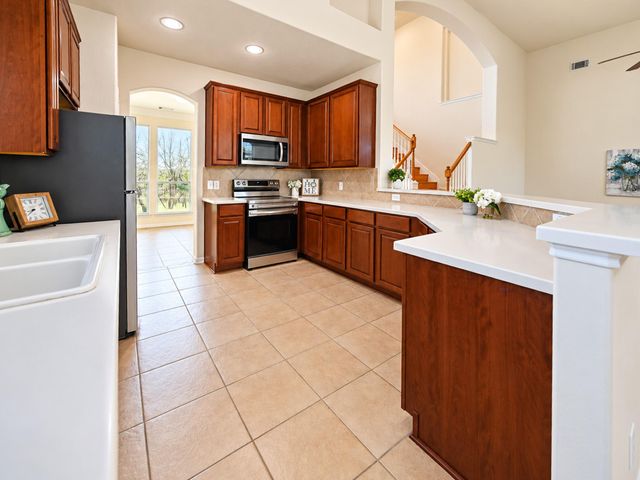 122 Marina Oaks Drive, Kemah, TX 77565