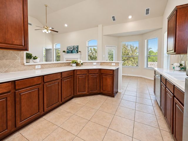122 Marina Oaks Drive, Kemah, TX 77565