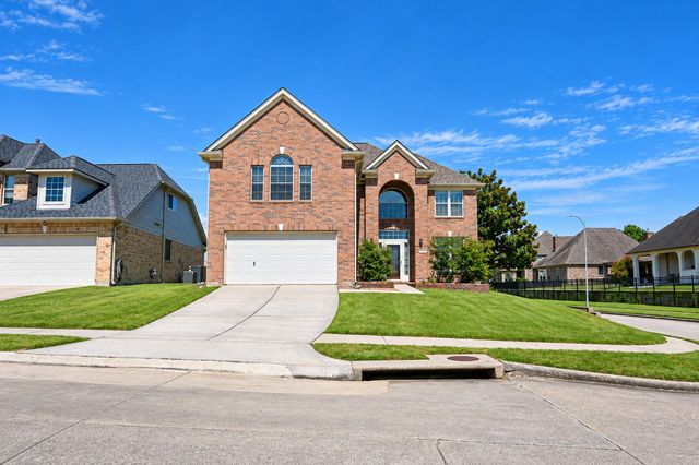 122 Marina Oaks Drive, Kemah, TX 77565