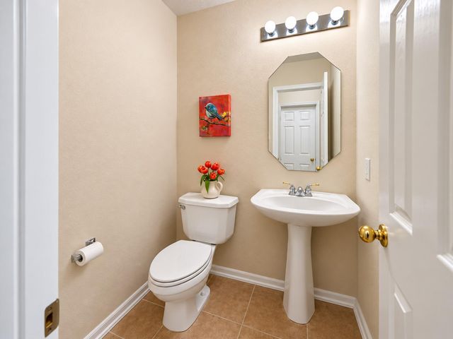 122 Marina Oaks Drive, Kemah, TX 77565