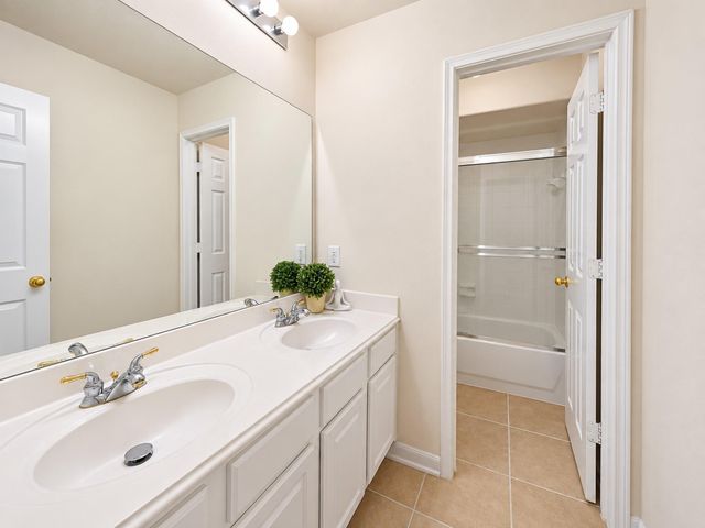 122 Marina Oaks Drive, Kemah, TX 77565