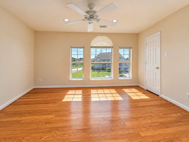122 Marina Oaks Drive, Kemah, TX 77565